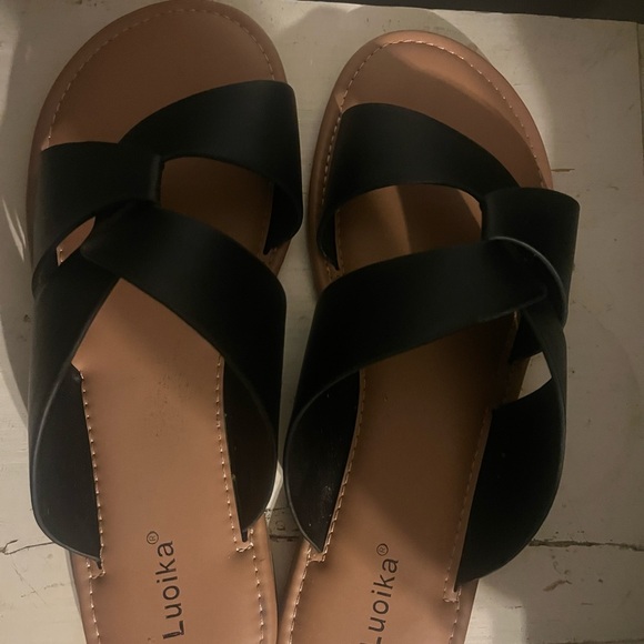 Black Minimalist Sandals for Versatile Wear - Picture 1 of 3